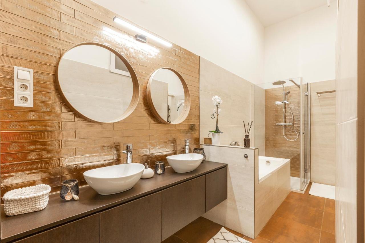 Stylish Luxury Apartment By Anna Βουδαπέστη Εξωτερικό φωτογραφία