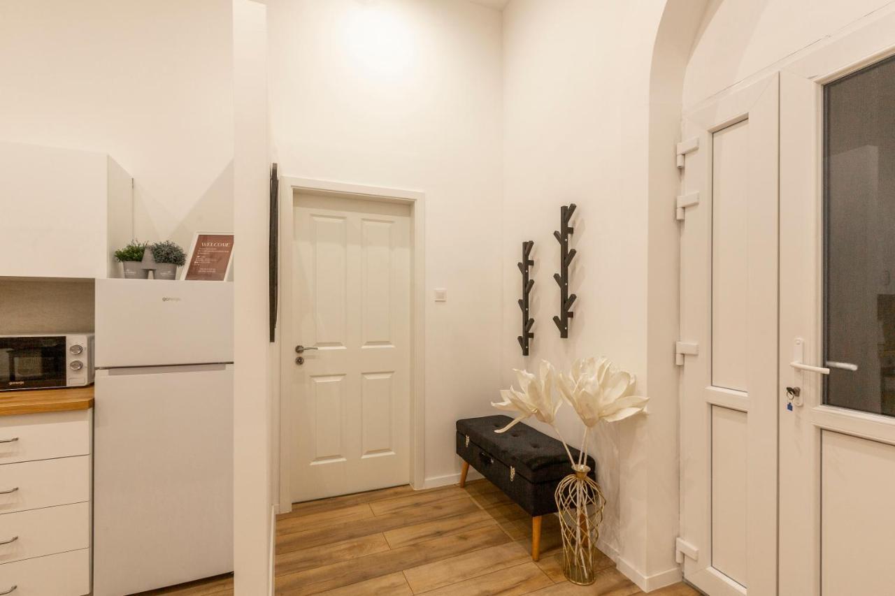 Stylish Luxury Apartment By Anna Βουδαπέστη Εξωτερικό φωτογραφία